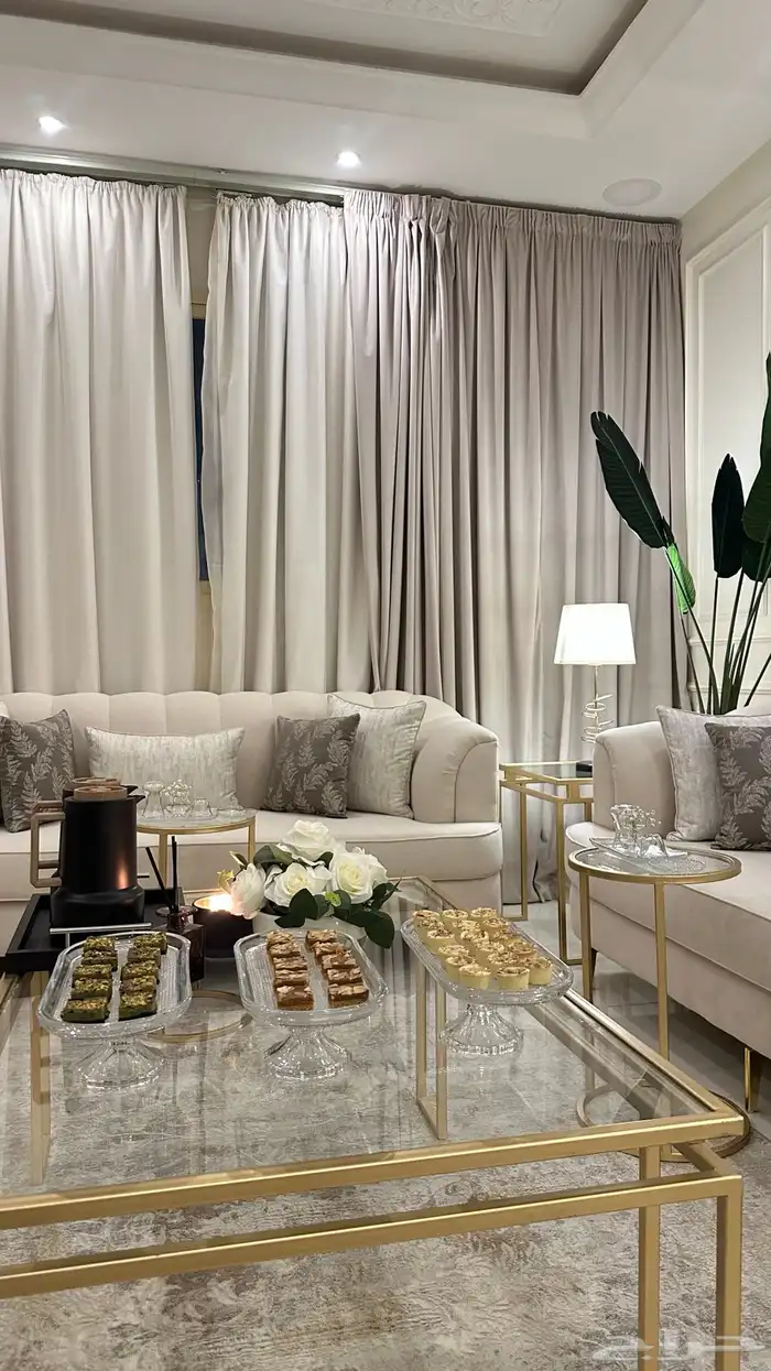 طاولات للبيع 0