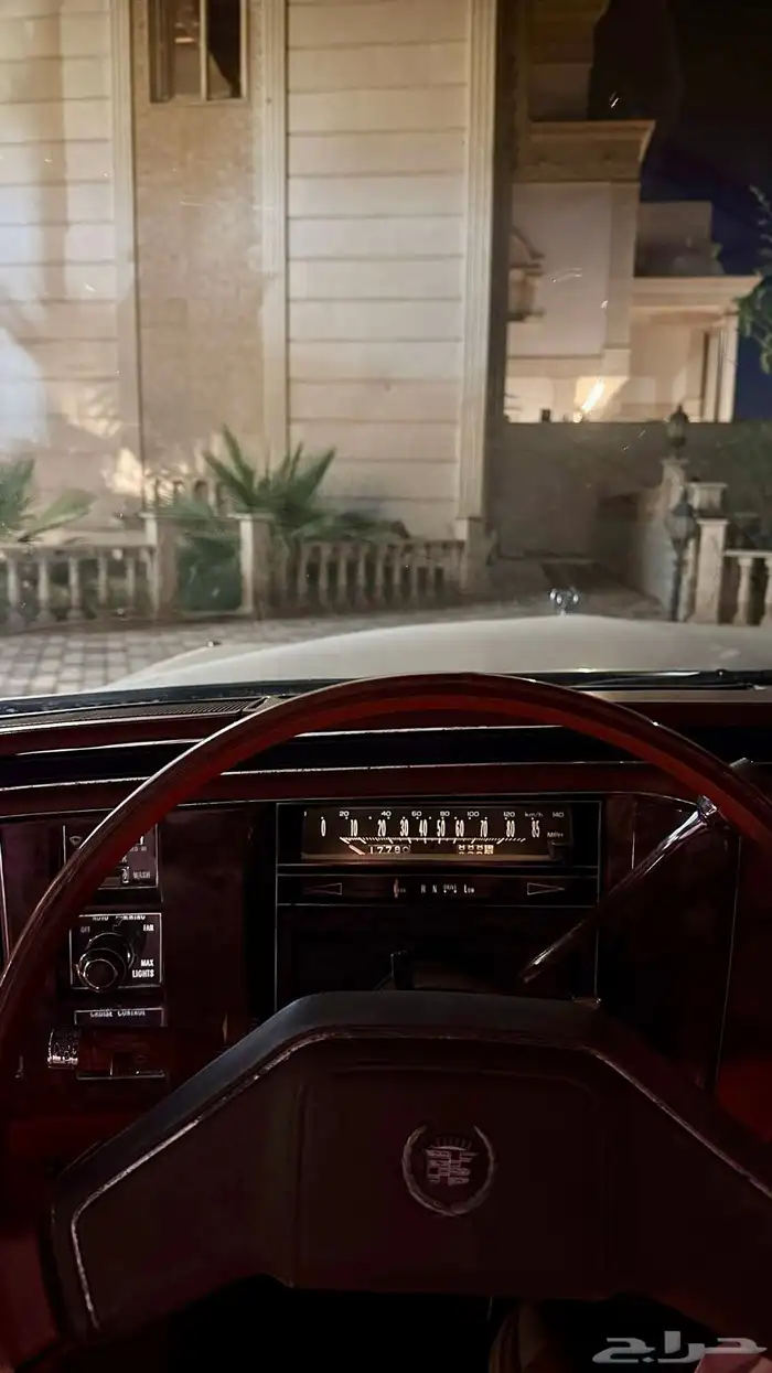للبيع كادليك فليتوود موديل1979 مخزن 20