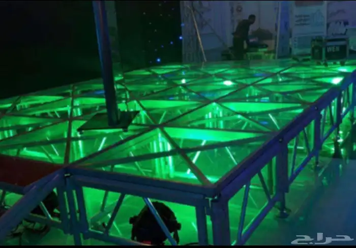 تاجير شاشات عملاقة وضاءة وصوتيات ومسرح وبيمات 3