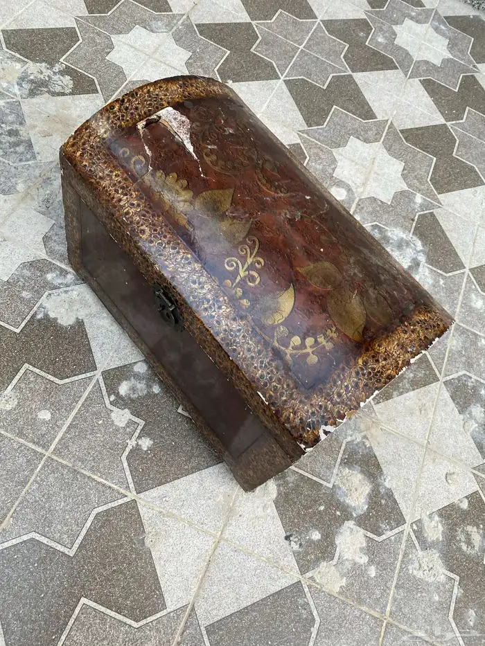صندوق قديم جدا  ل البيع السعر ليس غالي رخيص 0