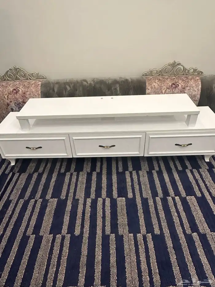 اعرض لكم طاوله طول مترين اللون ابيض الحاله ممتازه شبه جديده 2