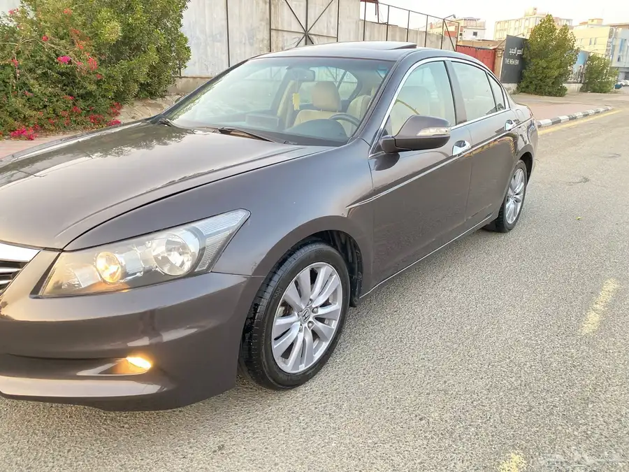 للبيع هوندا اكورد 2012 4
