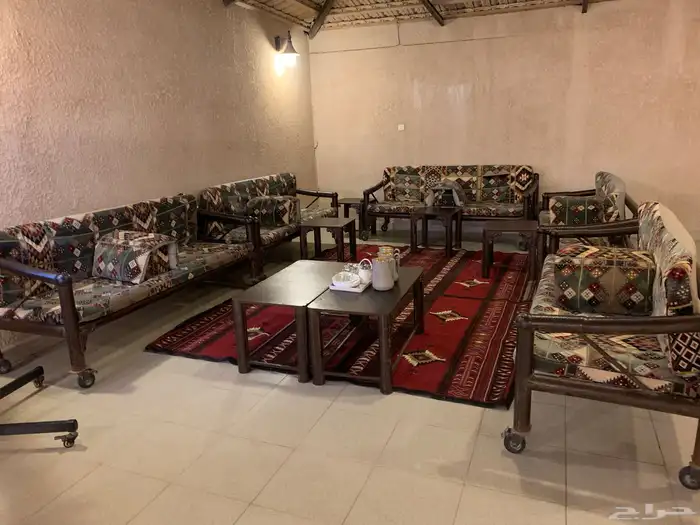 كراسي حجازية بعجلات نظيفة جدا مع اغطيتهم 0