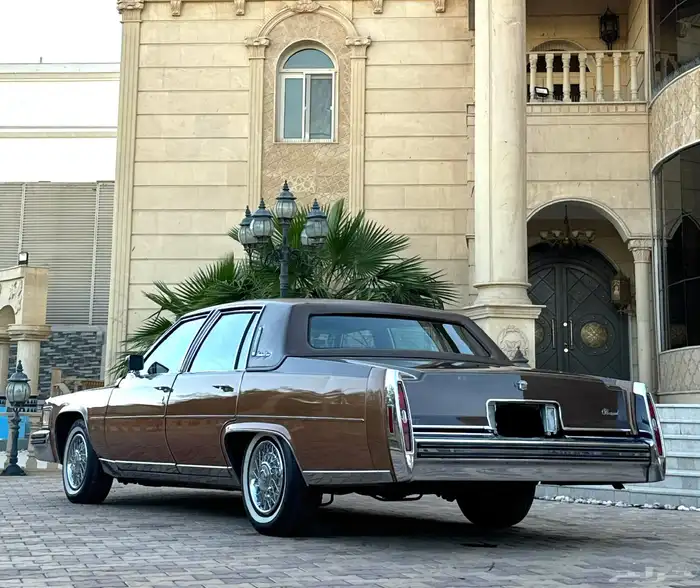 للبيع كادليك فليتوود موديل1979 مخزن 4