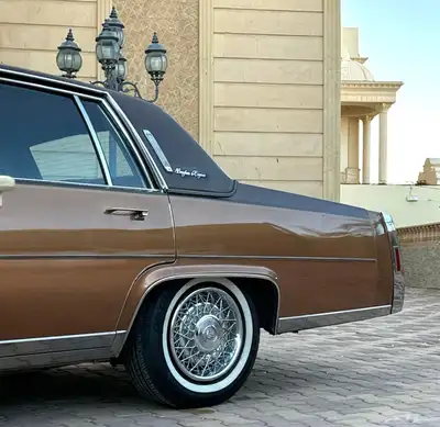 للبيع كادليك فليتوود موديل1979 مخزن index