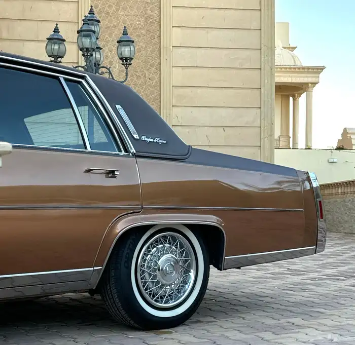للبيع كادليك فليتوود موديل1979 مخزن 3
