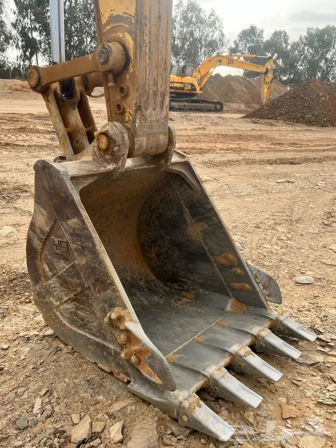 بوكلين كوماتسو للإيجار 7