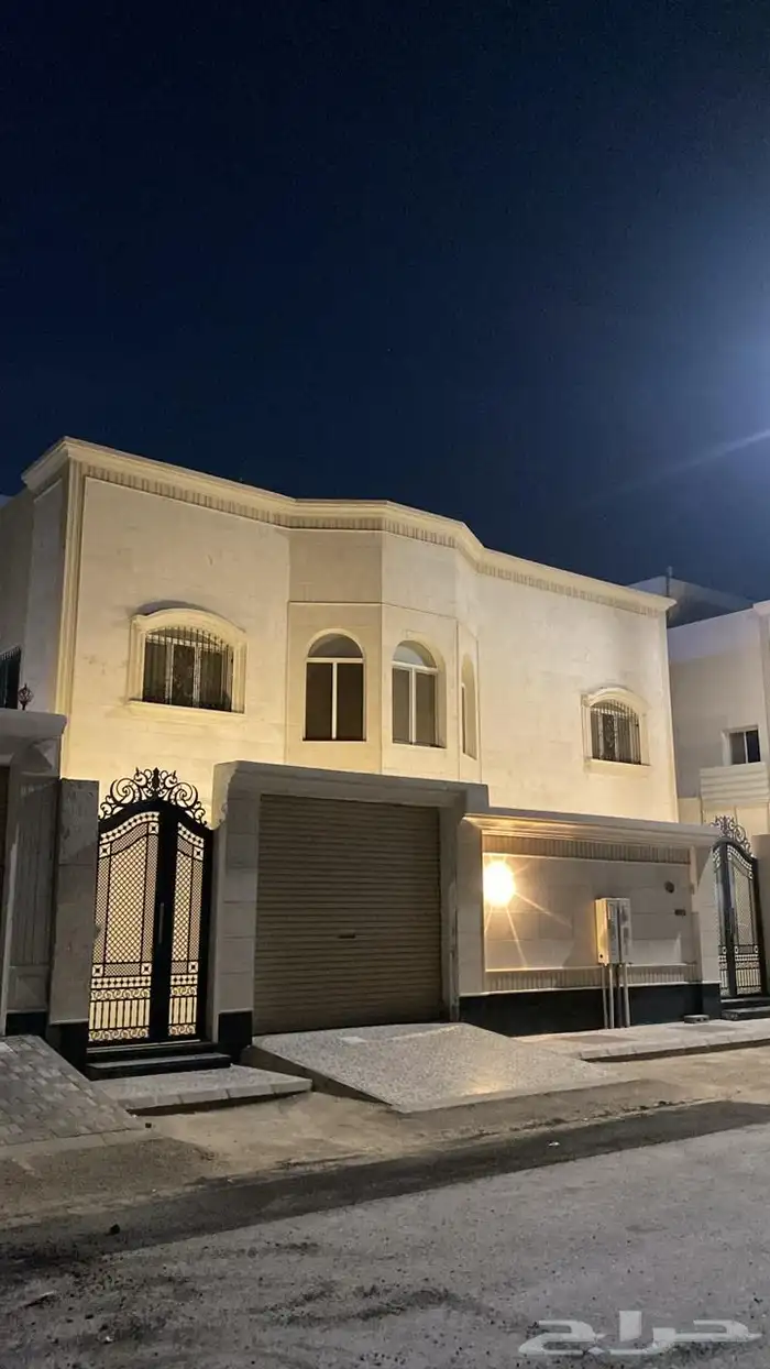 للبيع فيلا وثلاث شقق 600 م   الدمام حي الأمانه السعر 2750 0