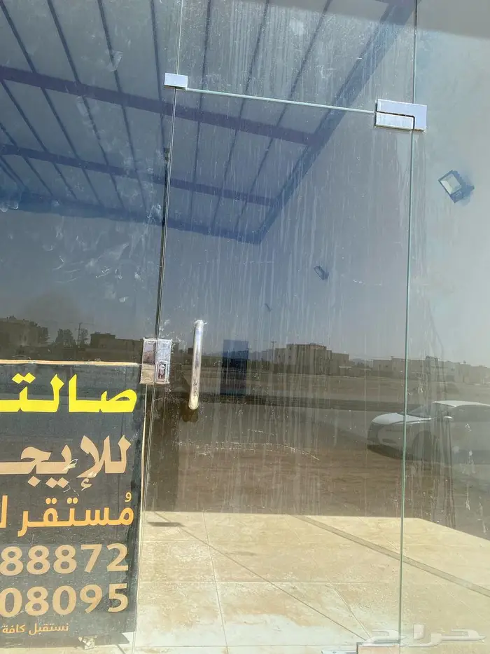 للايجار صالتين مع سكن تجاريه في مخطط الاوامر الساميه 0