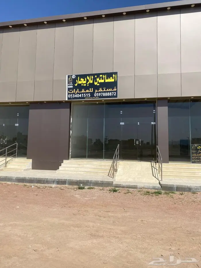 للايجار صالتين مع سكن تجاريه في مخطط الاوامر الساميه 1