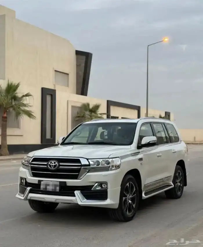 لاندكروزر2021 16
