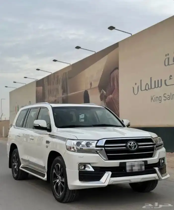 لاندكروزر2021 17