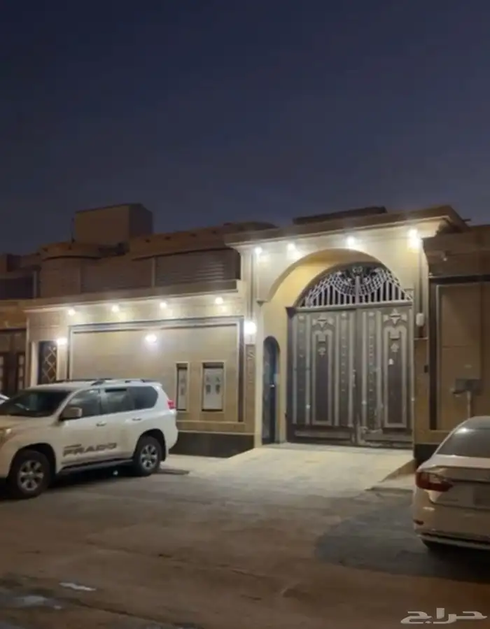 فيلا للبيع في حي الجنادرية مخطط ابن باز موقع مميز مساحة 943 0