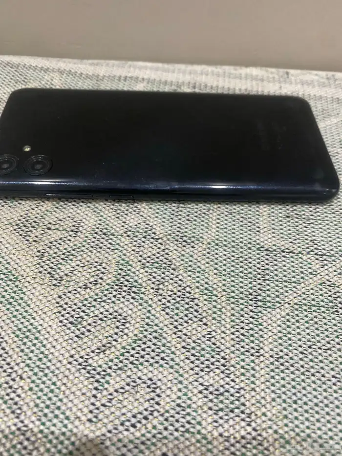 جوال Samsung. المشكال الي في الجوال في كسر بسيط في الشاشه 2