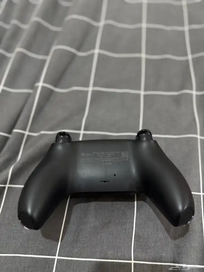 يد سوني 4 على شكل يد سوني 5 2