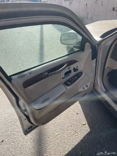 قطع غيار لينكون تاون كار 2001 8