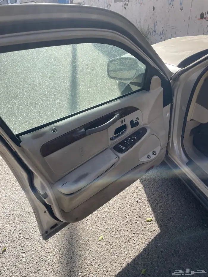 قطع غيار لينكون تاون كار 2001 8