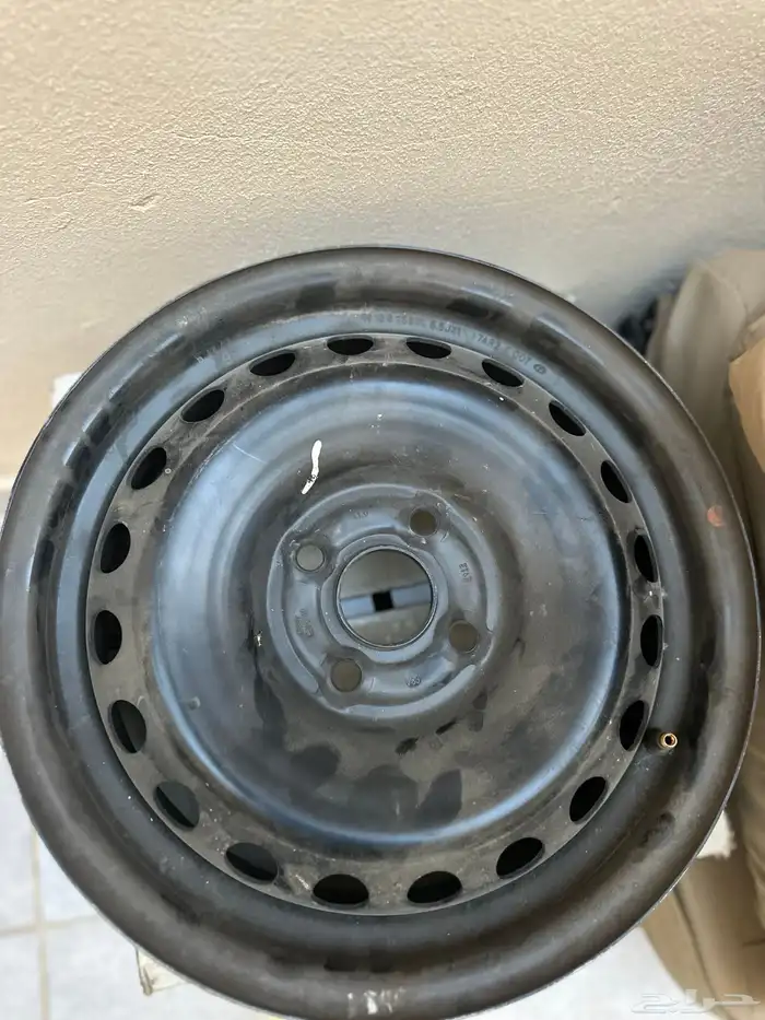 يوجد خمسه طيس وثلاثه جنوط وكاله اكسنت 2020 ع سووم 1