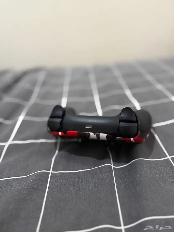 يد سوني 4 على شكل يد سوني 5 4