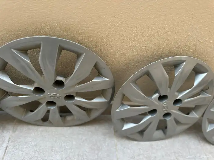 يوجد خمسه طيس وثلاثه جنوط وكاله اكسنت 2020 ع سووم 3