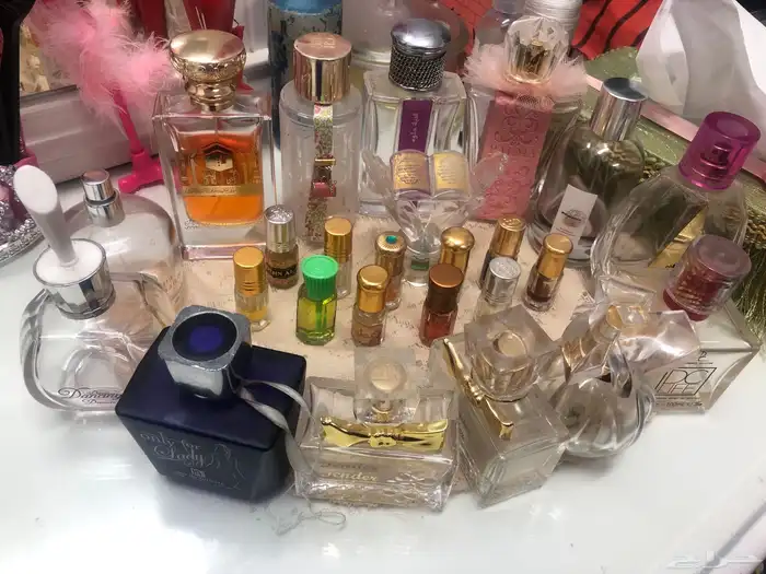علب عطور فخمة وَ راقية (فارغة ) للجادين بالشراء . 1
