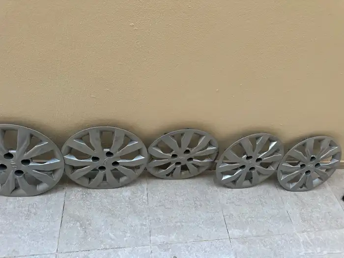 يوجد خمسه طيس وثلاثه جنوط وكاله اكسنت 2020 ع سووم 2