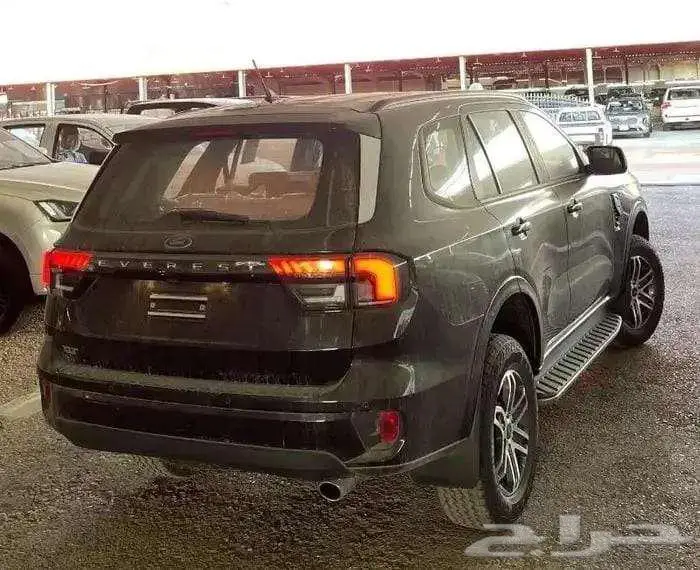 تتوفر فئات فورد ايفرست اصفار لمبيعات البنوك باقل ربح 5