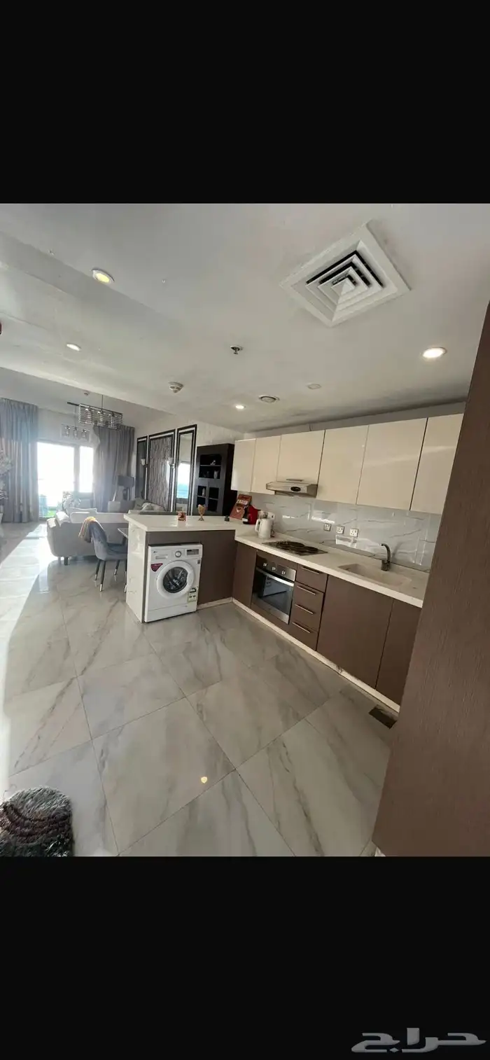 اطلالة على بحر جده في برج داماك 1