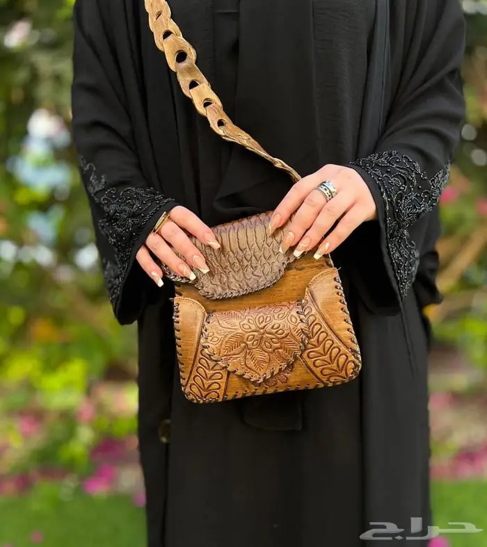 شنطة جلد 30