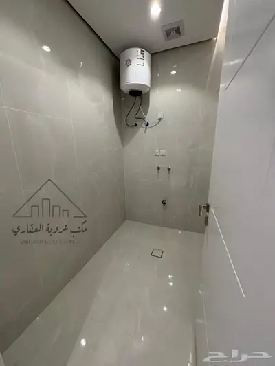 للبيع فيلا روف علوي تمليك  تبوك حي  الصفاء 5