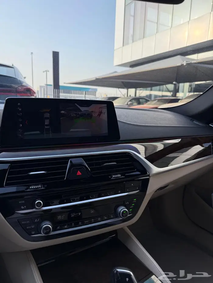 BMW 520 لاكجري لاين 2019 على الضمان 8