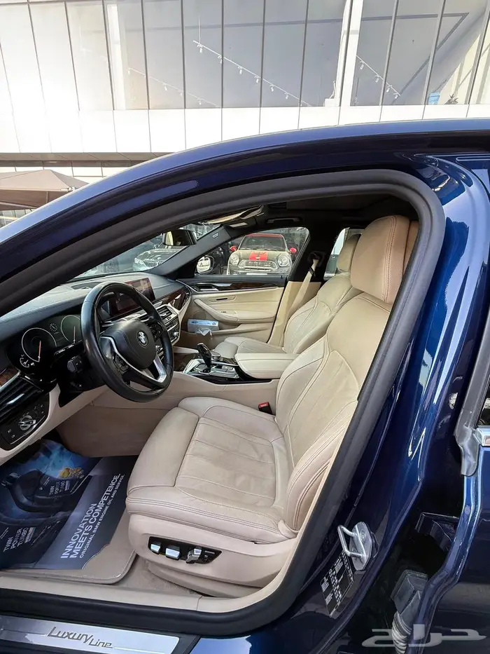BMW 520 لاكجري لاين 2019 على الضمان 1