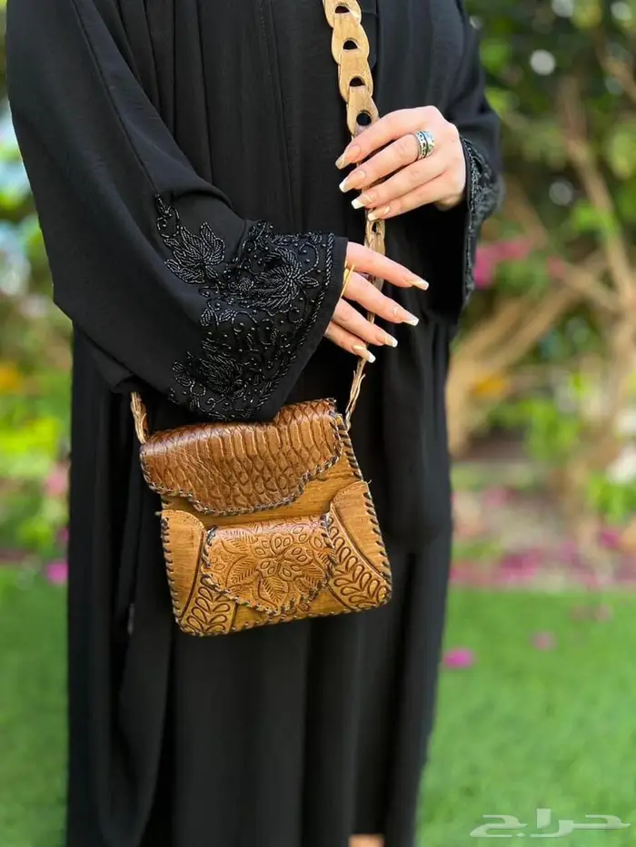 شنطة جلد 25