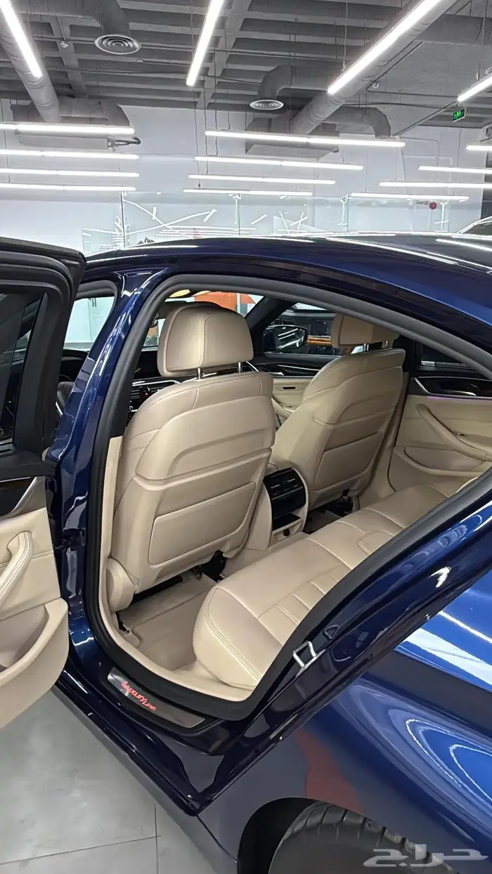 BMW 520 لاكجري لاين 2019 على الضمان 32