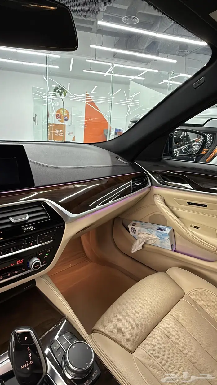 BMW 520 لاكجري لاين 2019 على الضمان 14