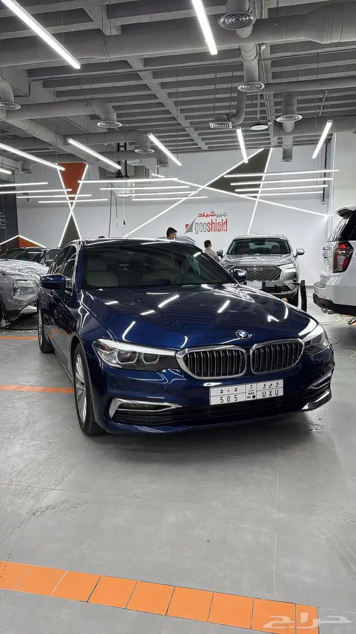 BMW 520 لاكجري لاين 2019 على الضمان 35