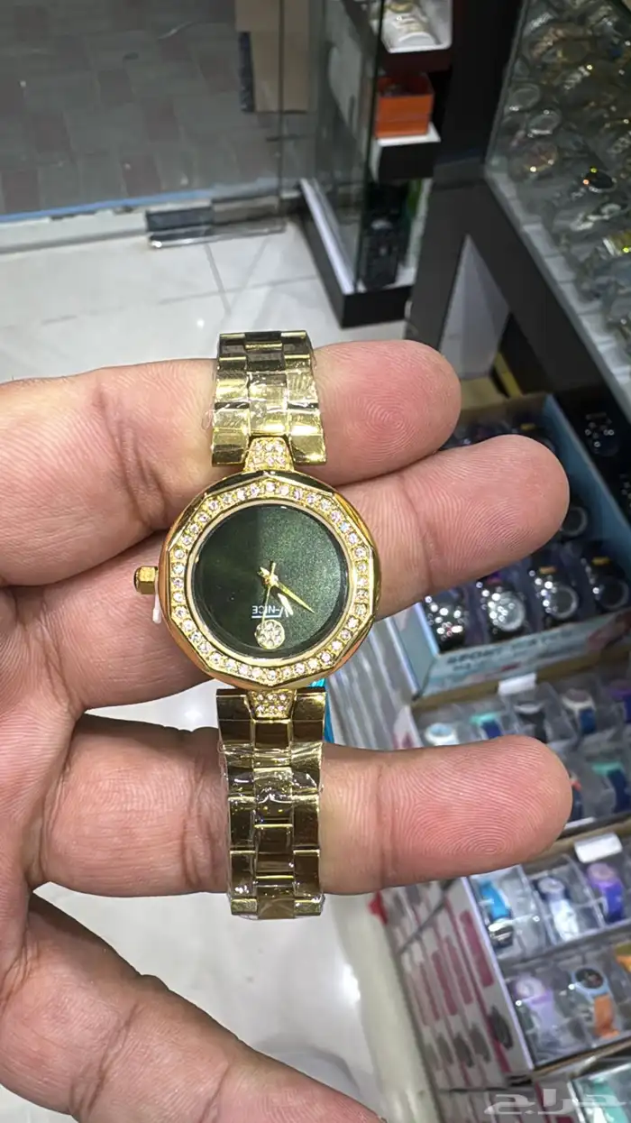 نوفر جمع العطور والساعات وكلشي تحتاجه من البلد بسعر الجمله 55