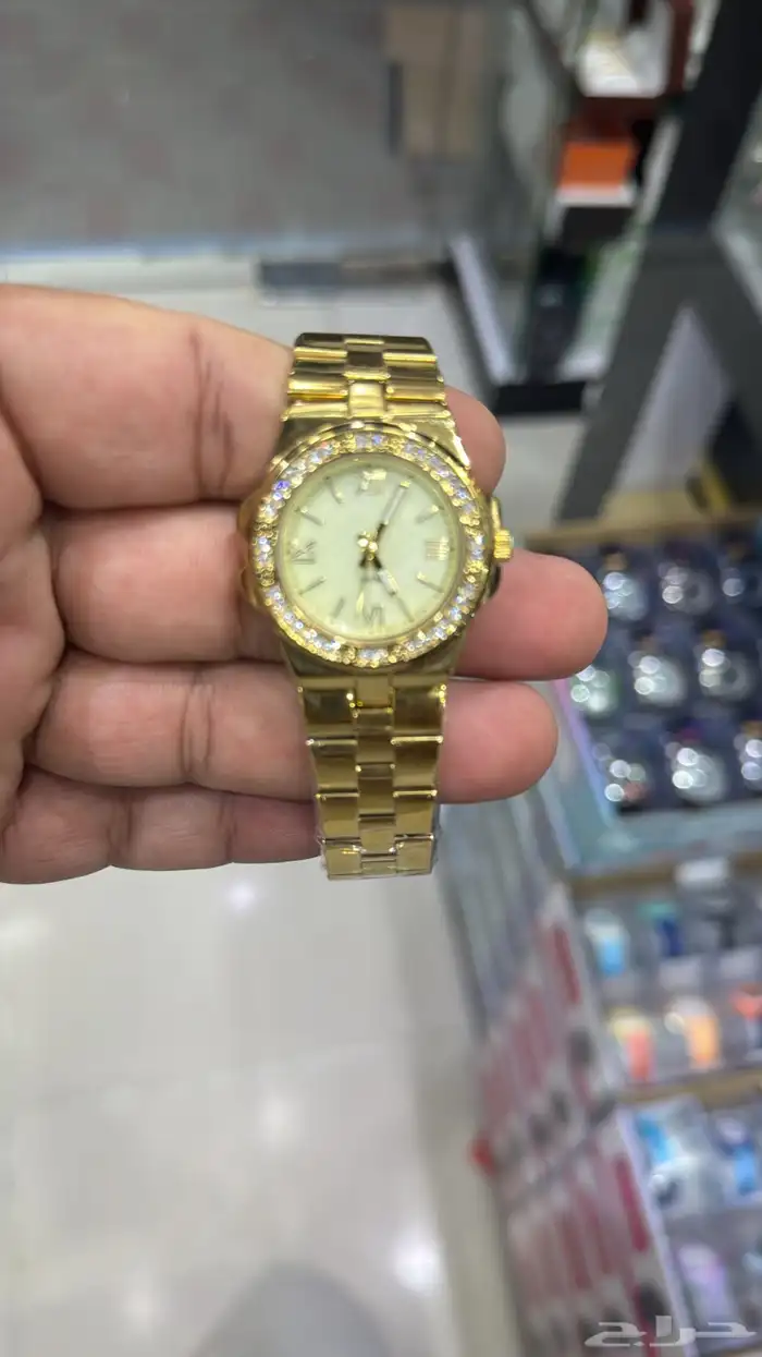 نوفر جمع العطور والساعات وكلشي تحتاجه من البلد بسعر الجمله 54