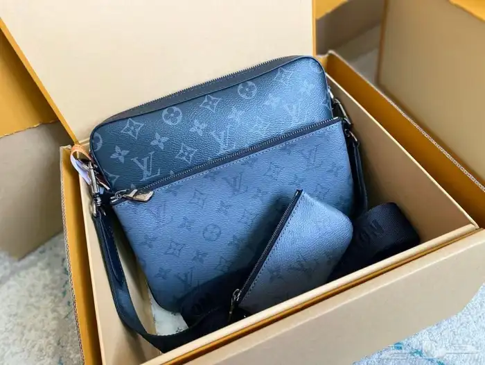 شنط يد رجاليه وشنط ظهر وسفر 7