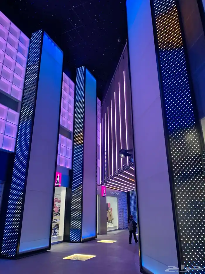 شاشات LED للمباني والفنادق إعلانات بصرية مبهرة 5