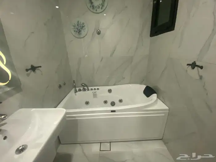 جاكوزي نظيف براند وجديد ودولايب ملابس ايكيا جديده 0