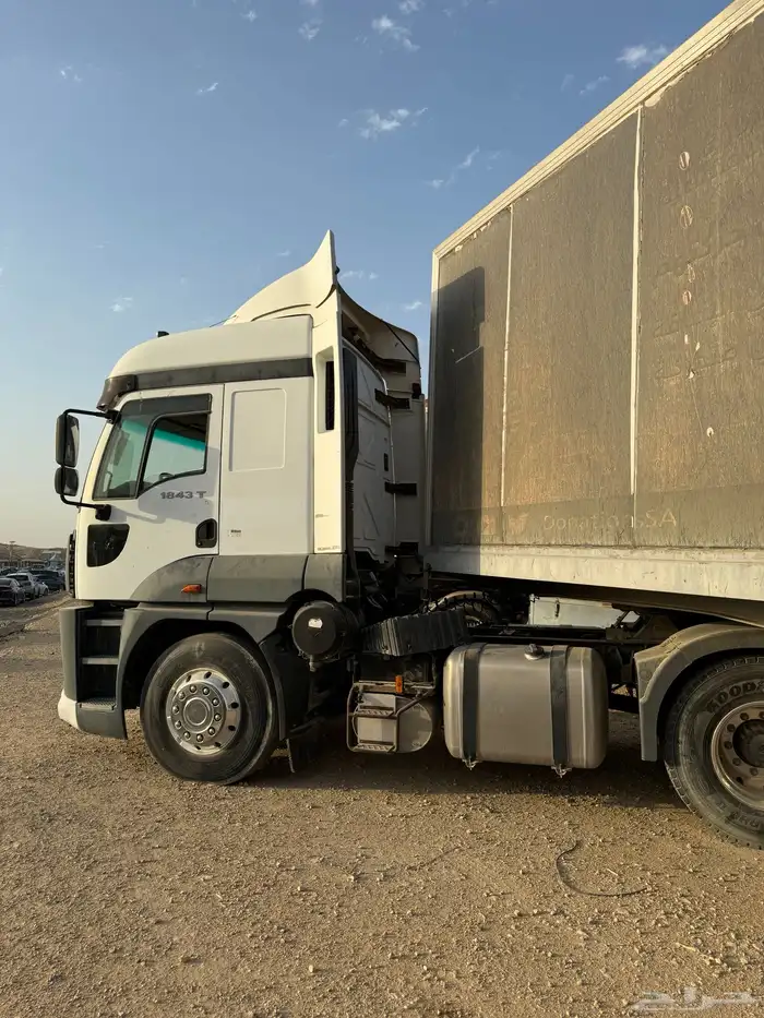 شاحنة ومكاتب متنقلة 2