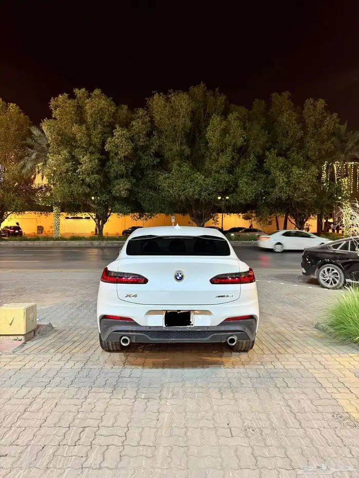 بي إم دبليو إكس فور 1