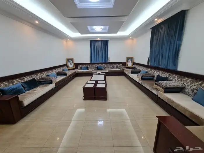 فلا بموقع استراتيجي مع 3 شقق خلفيه للبيع 3