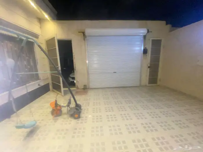 فله للبيع حي طويق درج صاله وشقتين 375 17