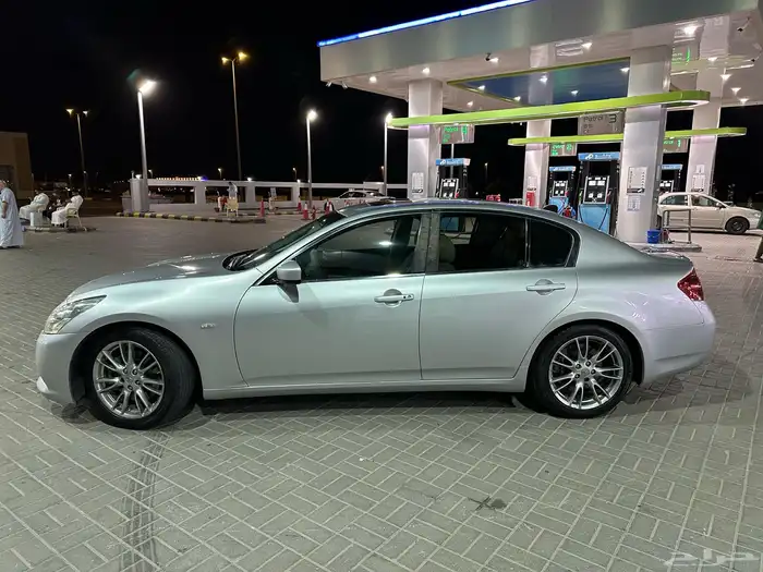 للبيع انفنيتي G37 موديل 2009 5