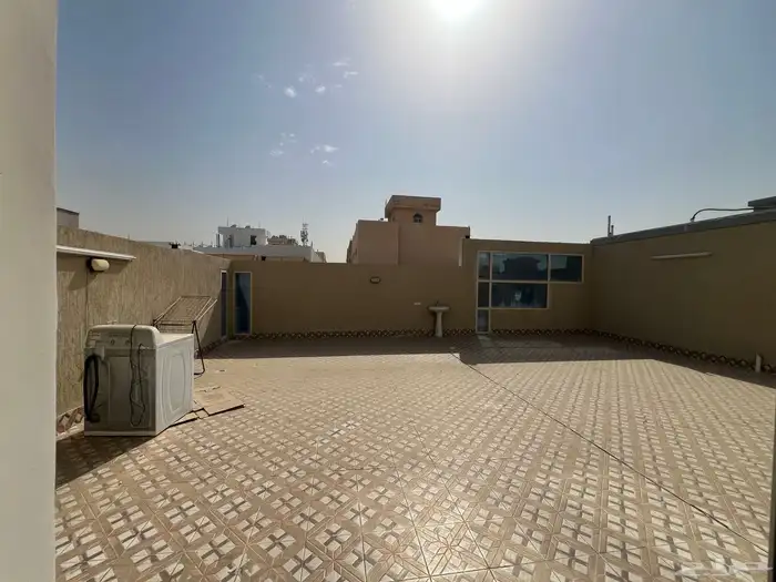 فيلا روف للبيع بحي المنار جوار الشارع العام 0