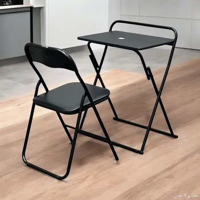 طاولة مع كرسي ملون 1