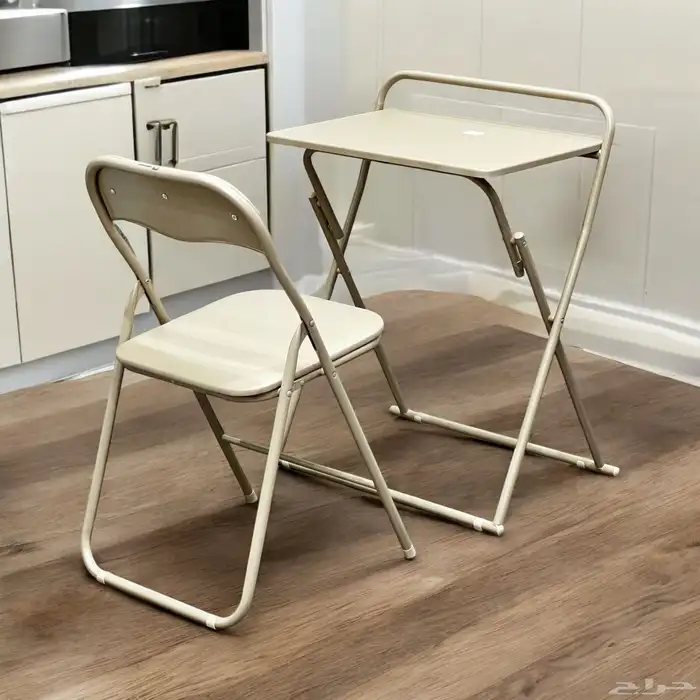 طاولة مع كرسي ملون 2