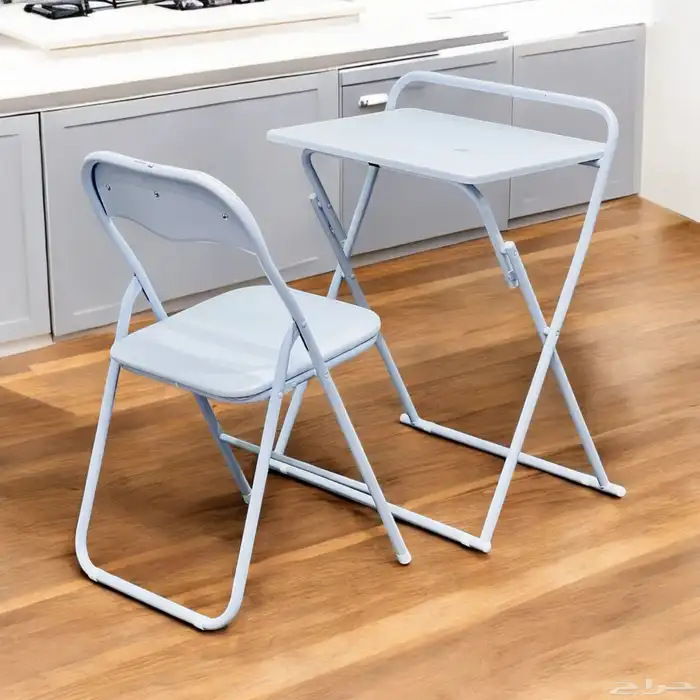 طاولة مع كرسي ملون 0